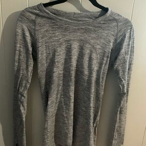lululemon size 4 long sleeve